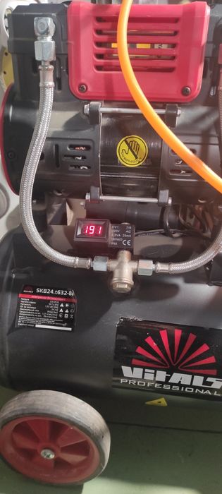 Компресор Vitals professional безмасляний 24 літри ресивер для гаража