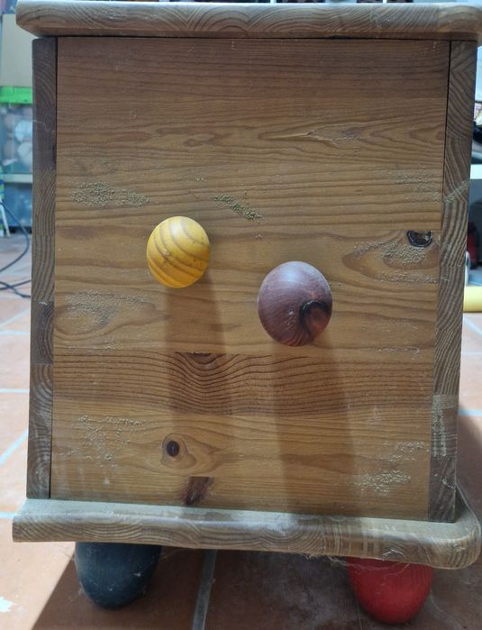 Bau de madeira para brinquedos