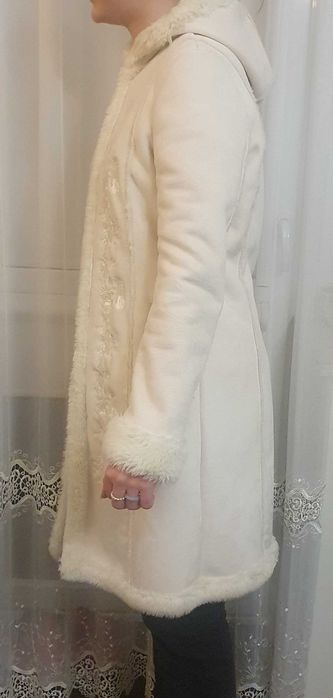 Płaszcz długi na kożuszku z kapturem rozm S/36 #ecru # stan IDEALNY