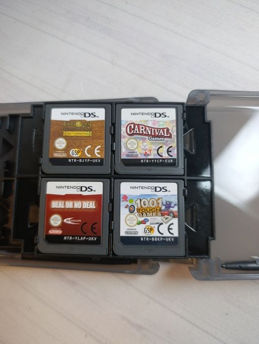 Кейс для картриджів Nintendo DS з іграми (8шт) та 2 стілусами оригінал