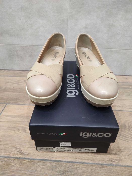 Buty damskie skórzane na koturnie beżowe 38/39 25,5 czółenka baleriny