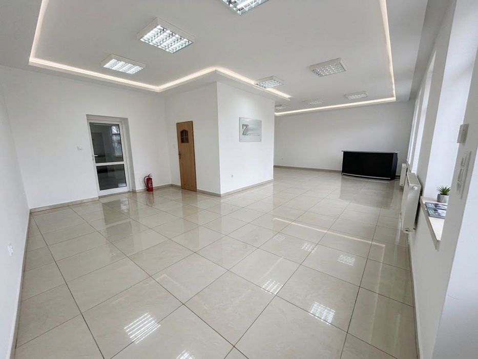 Lokal 120m2 Zaplecze WC Parking