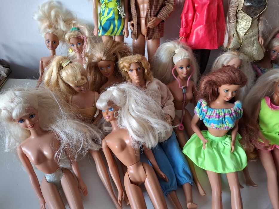 Grande lote Barbie Mattel anos 90 – +25 bonecas + Kelly/Tommy + roupa + sapatos + acessórios