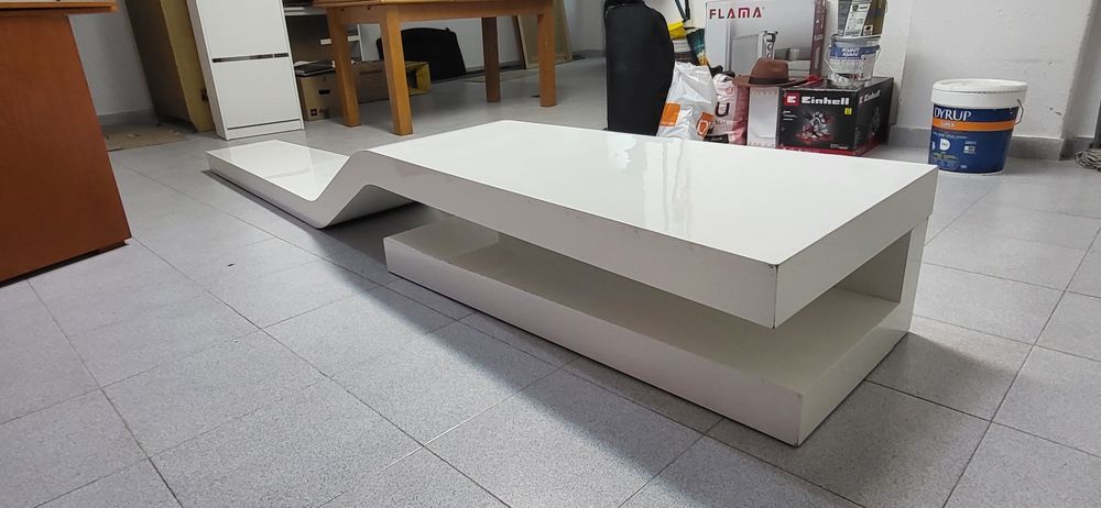 Movel de sala/tv com design diferente.