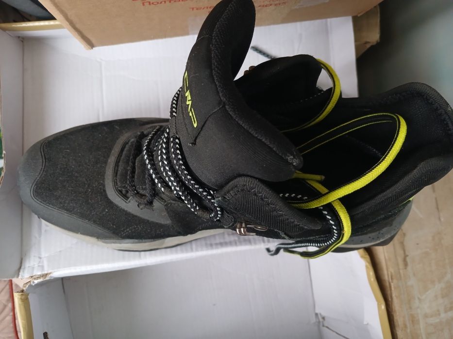 Теплі зимові черевики.