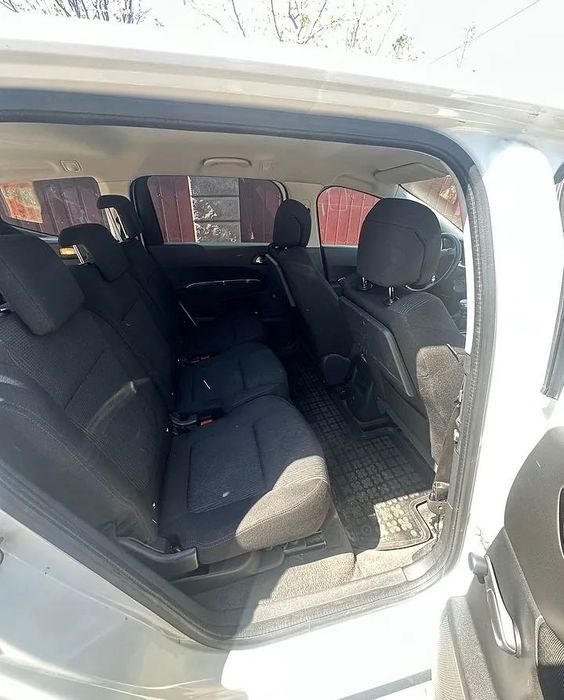 Peugeot 5008 2011p