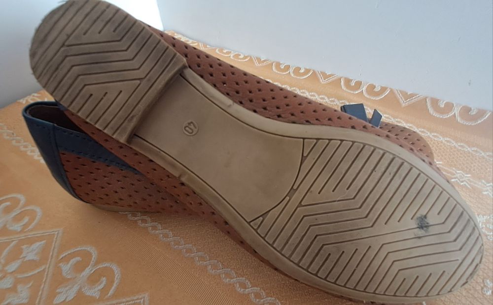 Sapatos/ Sabrinas em pele camel/ azul Tam. 40