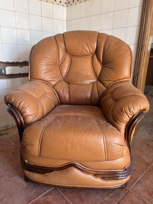 Sofá cama em Pele Genuína – Conjunto em Excelente Estado!