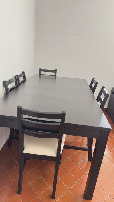 Mesa de Jantar Extensível em Madeira Escura com 6 Cadeiras