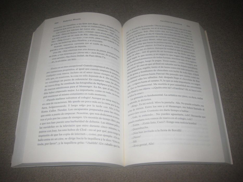 Livro "Carolina Se Enamora" de Federico Moccia