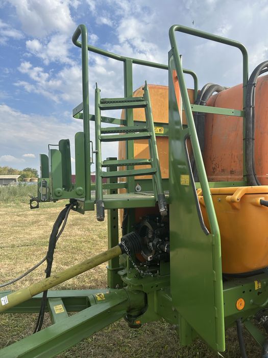 Оприскувач Amazone 3000