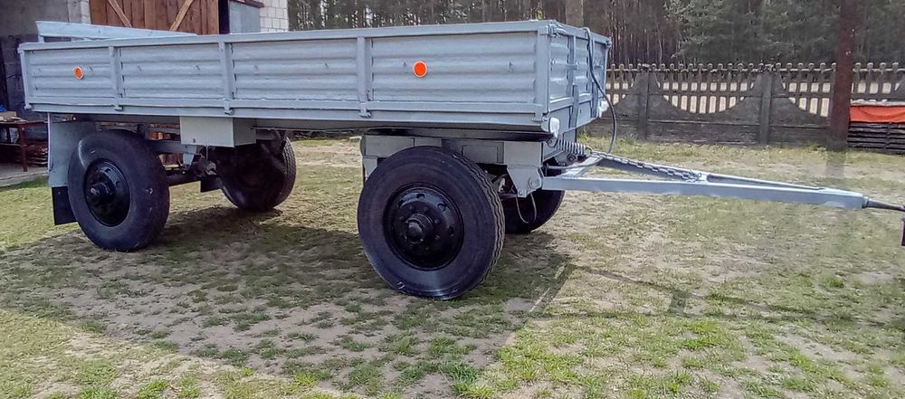Przyczepa D 50 sprawna, solidna oraz pojemna  o trwałej konstrukcji