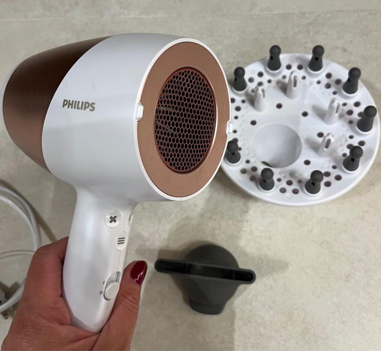 Фен Philips BHD827/00