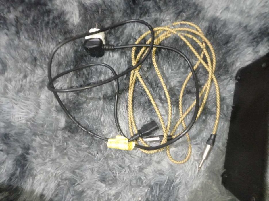 електрогітара в комплекті з підстлювачем