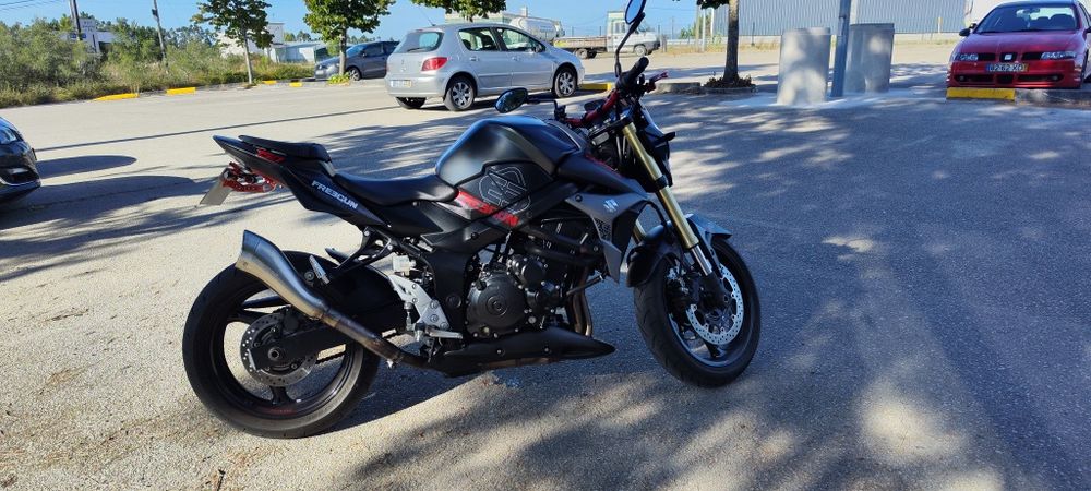 Suzuki GSR Freegun 750 Edição Limitada