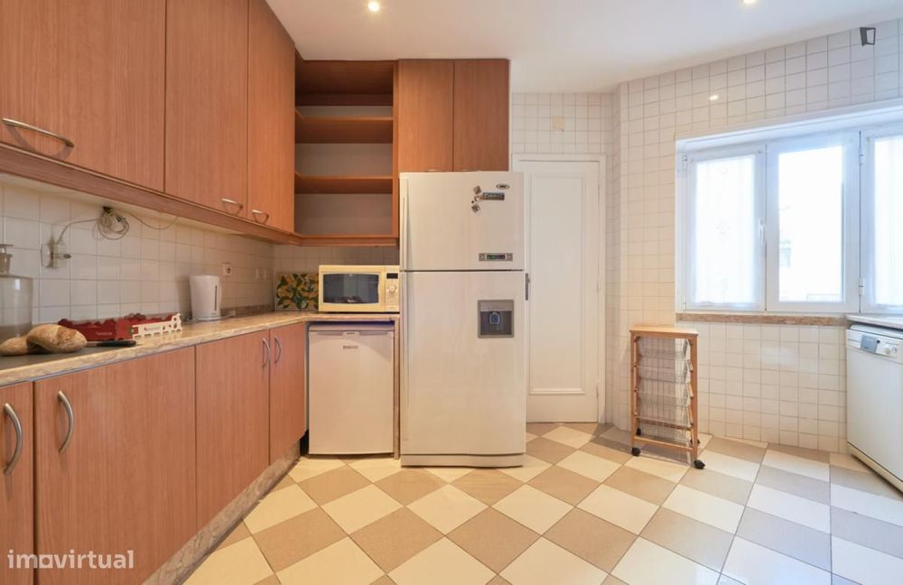 Quarto - localizado em Arroios Lisbon
