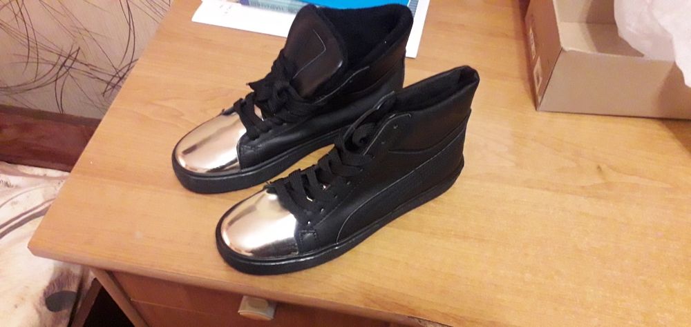 Продам новые кеды женские