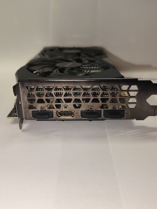GTX 1660 Super Gigabyte - невеликі артефакти,під ремонт