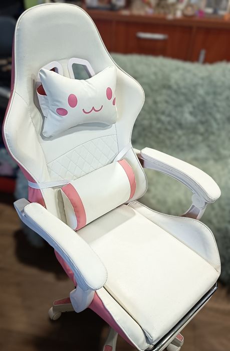 Fotel gamingowy biało-różowy