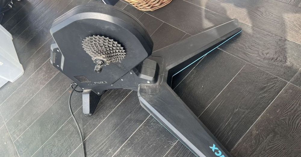 trenażer rowerowy Tacx Flux 2
