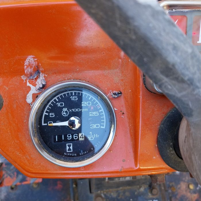 Conjunto tractor + empilhador elétrico pode ser trasportado com a carga