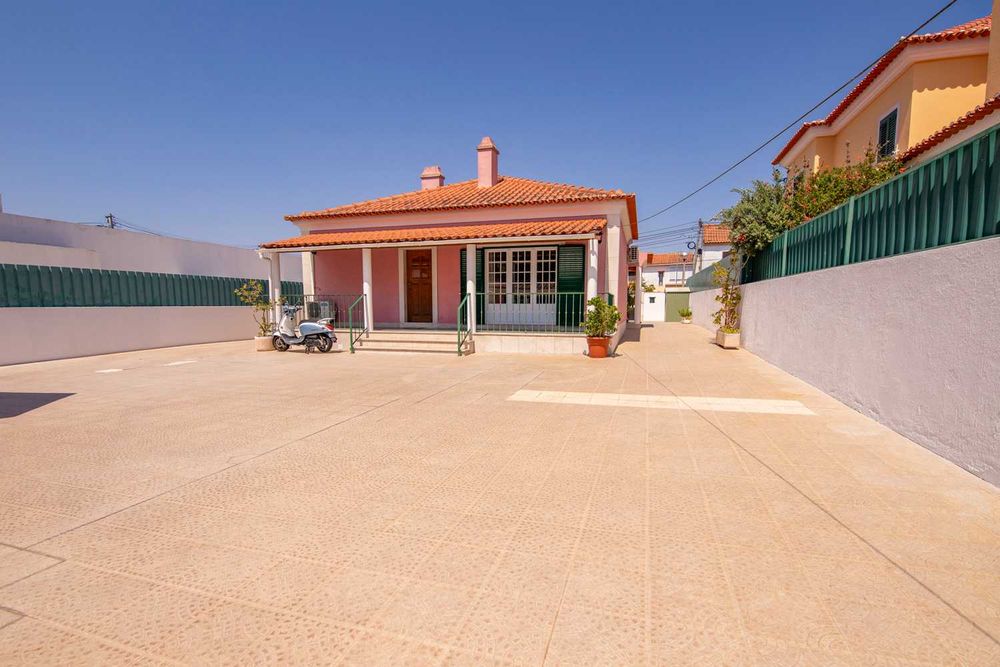 Moradia com anexo em Vila Nogueira de Azeitão