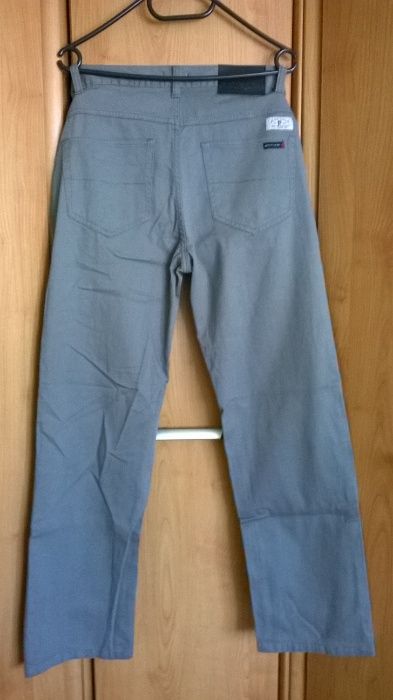 Nowe! Eleganckie męskie spodnie marki PIERRE CARDIN. Rozmiar 32.