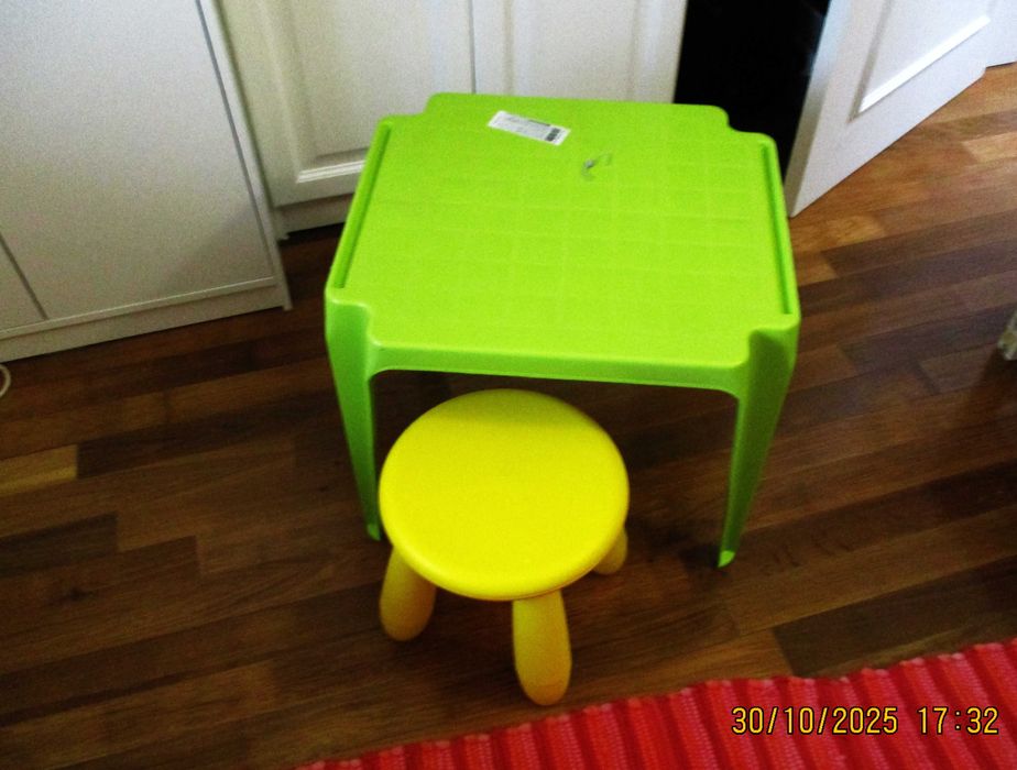 Vende-se cama de criança e mesa de actividades