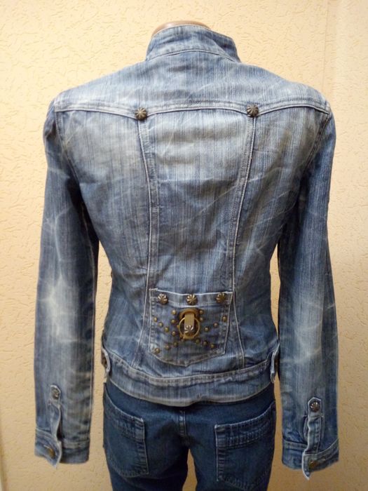 Джинсовая куртка женская. Размер L.