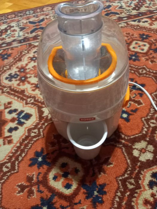 Електрична соковижималка