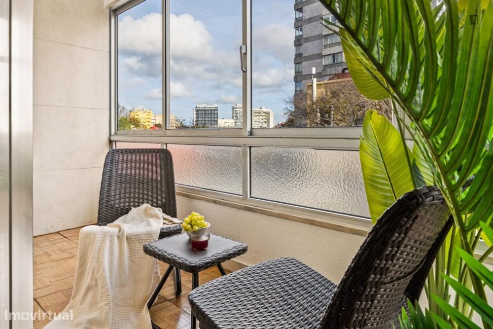 Quarto - localizado em Campolide Lisbon