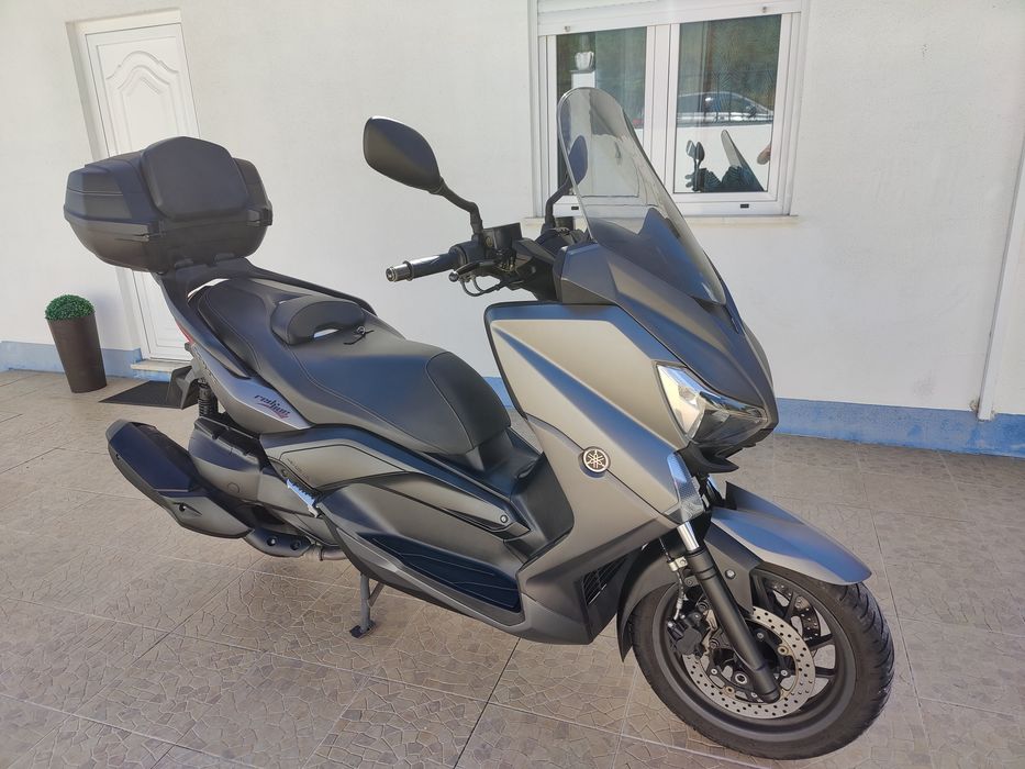 Yamaha Xmax - 400 (imaculada)