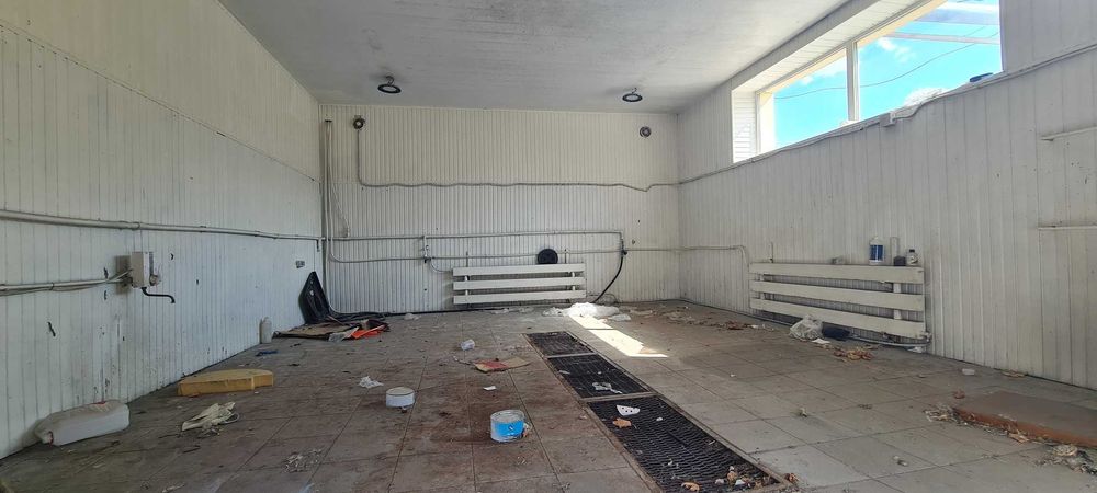 Продаж 790 кв.м. Фасадне приміщення та сто. вул. Космонавтів.