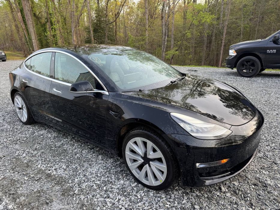 Tesla model 3 /оренда