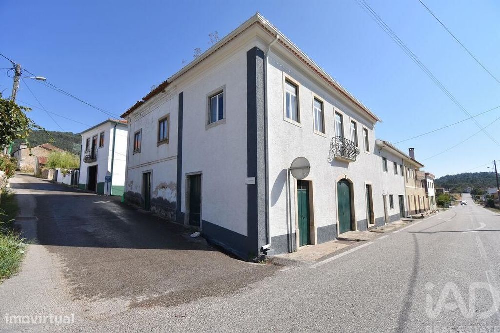 Moradia geminada T3 em São Miguel, Santa Eufémia e Rabaçal de 310 m2