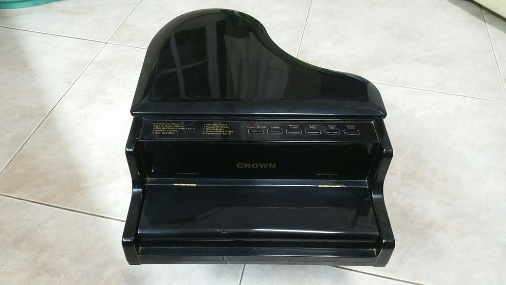 Piano Crown antigo