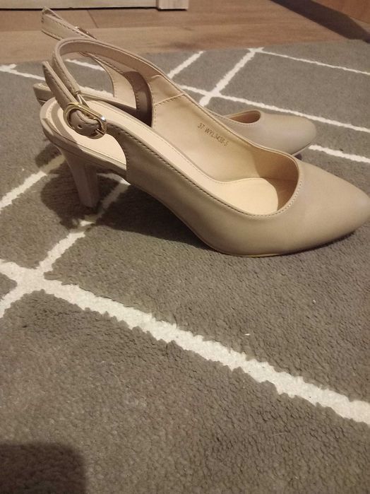 Sprzedam buty na obcasie