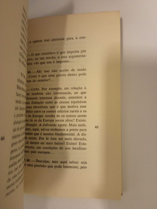 A Política Económica Portuguesa, de Francisco Pereira de Moura