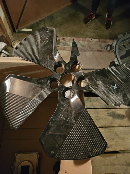 Форд мустанг мач є залишки після ремонту