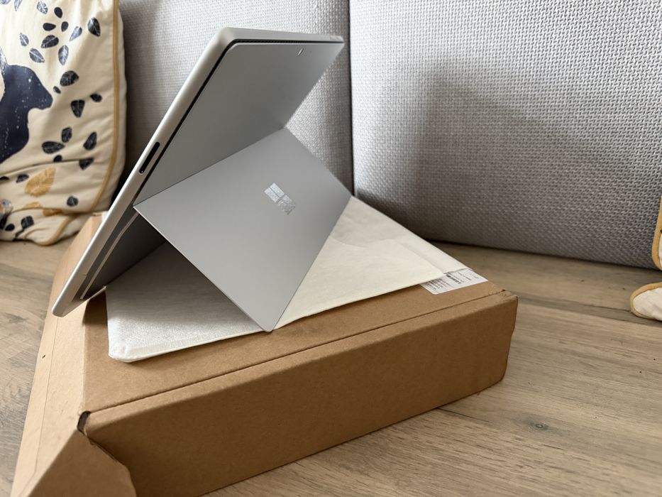 Nowy Microsoft Surface Pro Snapdragon  X Elite 16gb 512gb model: 2085