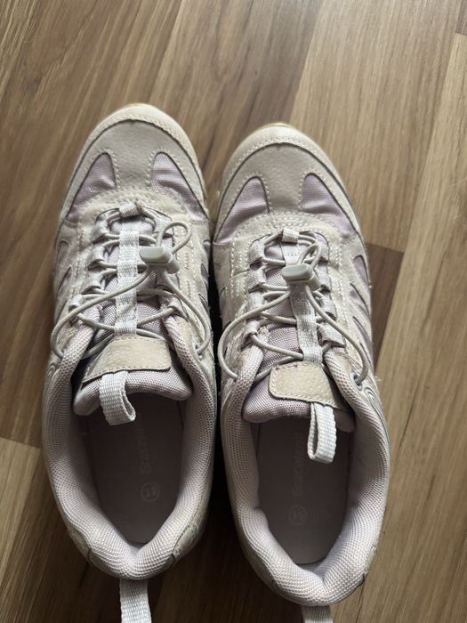 Трекінгове взуття жіноче