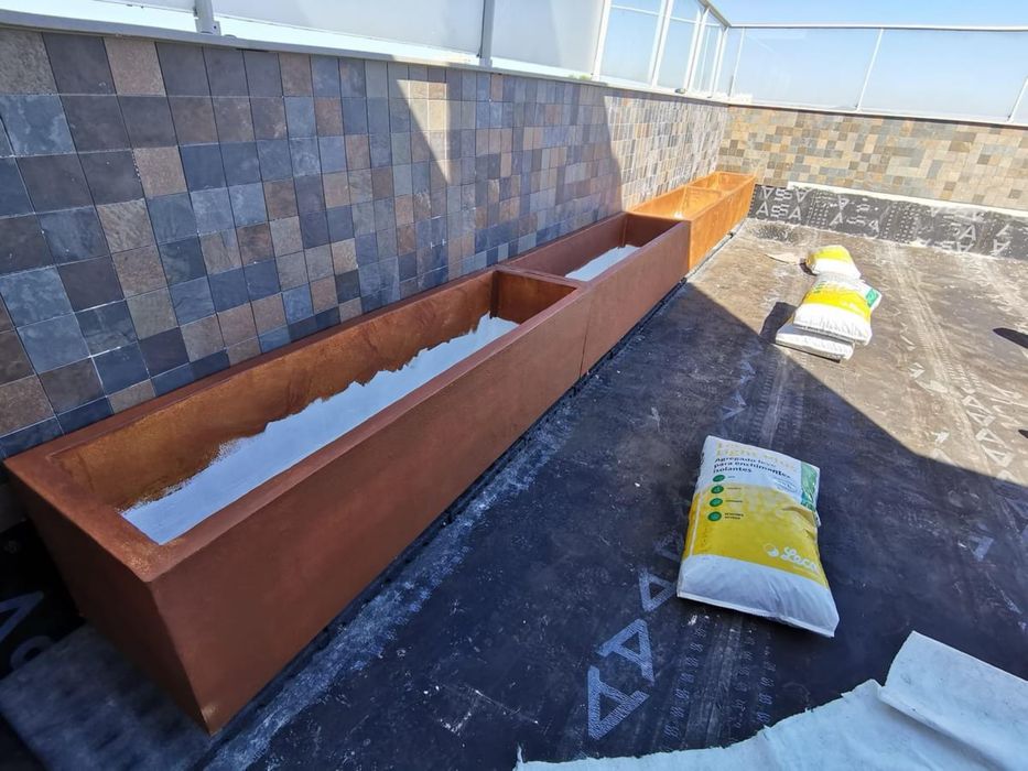 Floreira e vasos feitos por medida