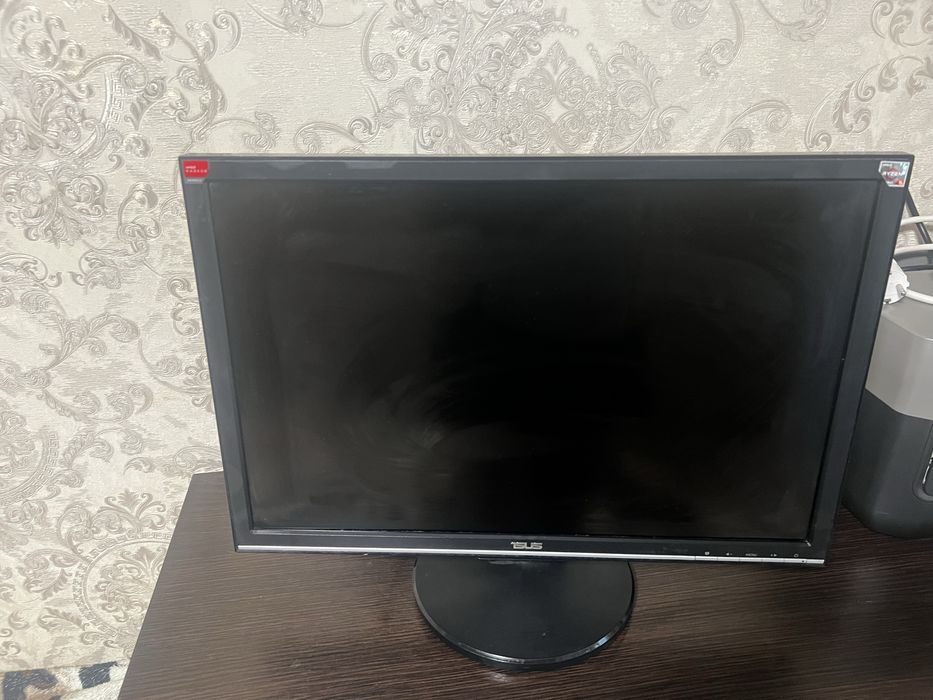 Монитор “ASUS “.