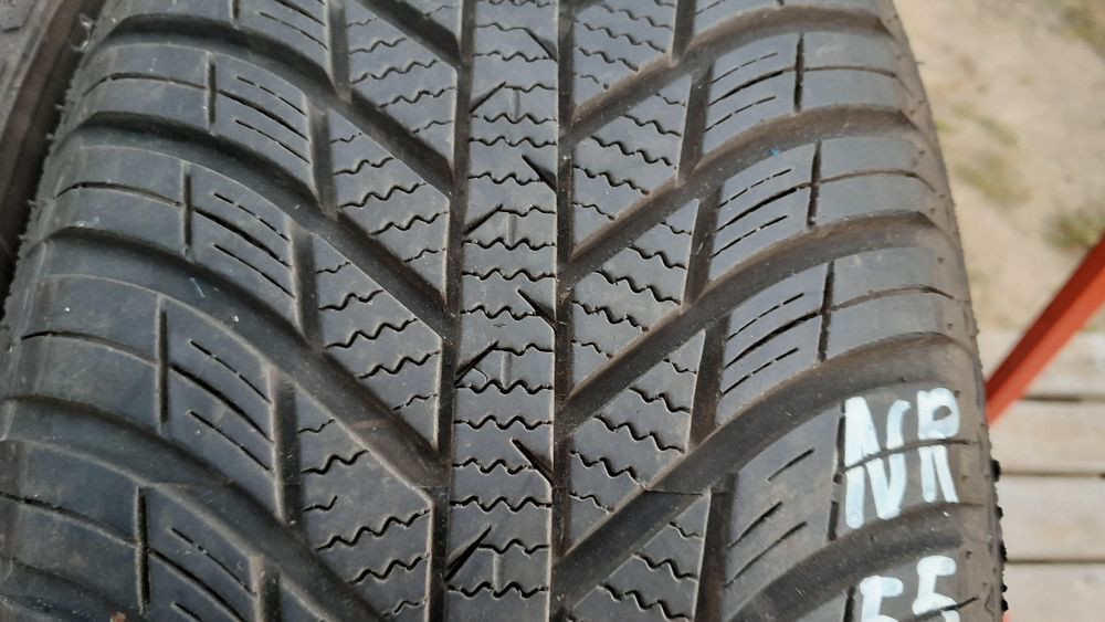 Opony Wielosezonowe-Całoroczne 215/65/16.HANKOOK.7,5 mm.Adres-ZALESIANY 33 A-przy rondzie(niebieskie banery).PISEMNA GWARANCJA