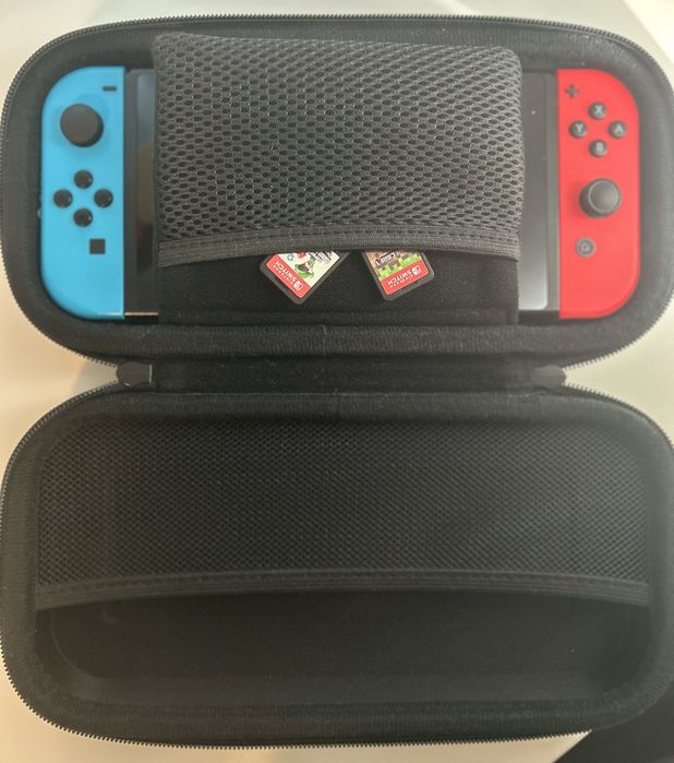Nintendo Switch com minecraft, super mario wonder e caixa de transporte