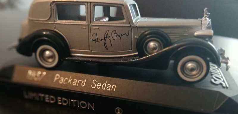 Packard Sedan 1937 Limited Edition "Humphrey Bogart" Solido