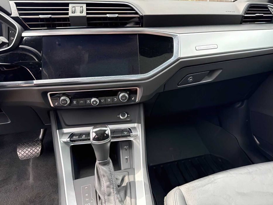 Audi Q3      2020