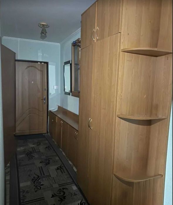 Продаж 2-кімнатної квратири в спокійному районі, техніка меблі ремонт.