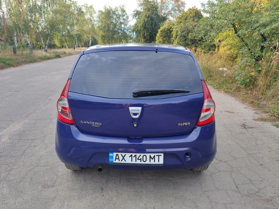 Продам автомобіль Дачія Сандеро