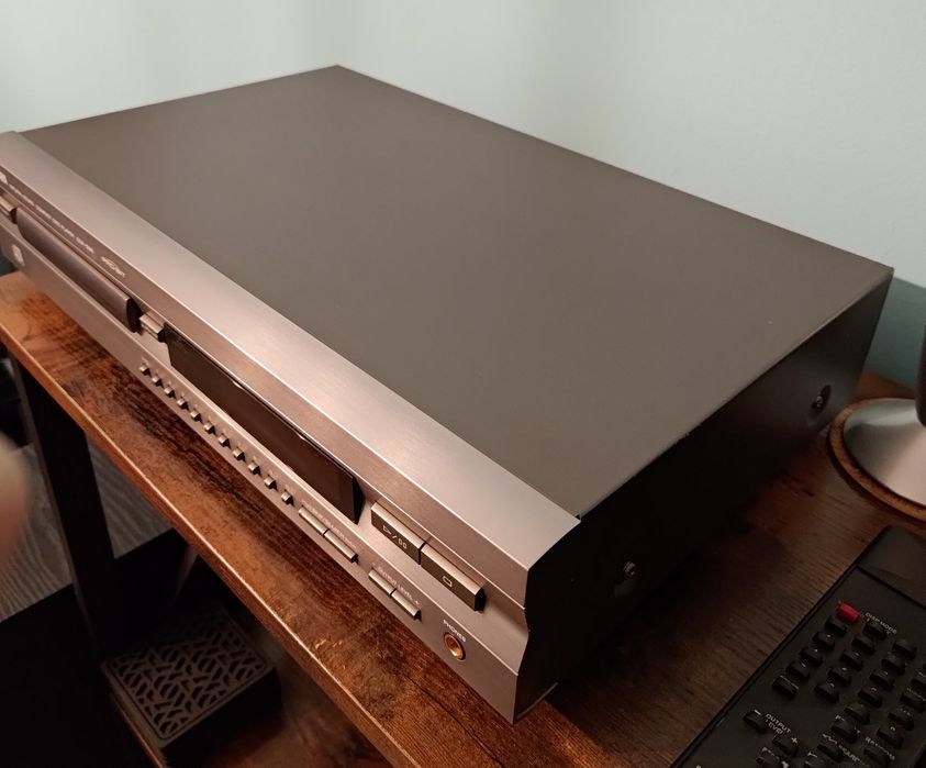 Odtwarzacz CD Yamaha CDX-596 srebrny (tytanowy) + pilot